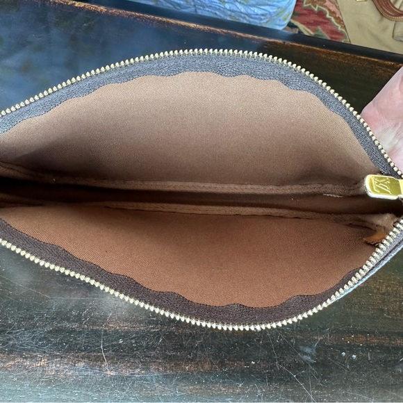 LOUIS VUITTON AUTHENTICATED Monogram Canvas Pochette Accessoires & 46.5" Strap - Picture 2 of 16